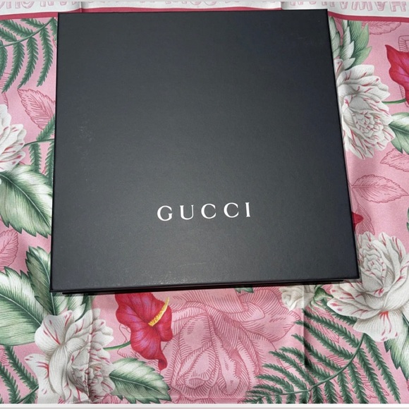 Gucci Hawaiian Dream Floral Logo Large 100% Silk Scarf 90 X 90 Cm NWT Box - Picture 3 of 9